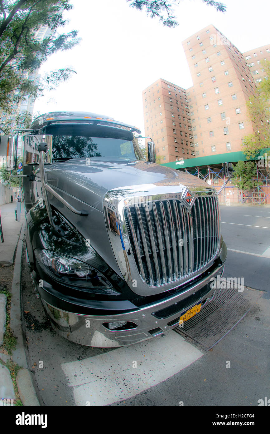 Un carrello viene parcheggiato nelle strade di Manhattan. Foto Stock