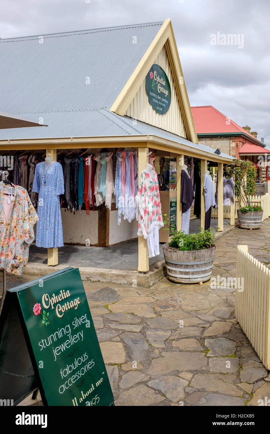 Un abbigliamento donna negozio di Hahndorf, in Sud Australia le pittoresche colline di Adelaide. Foto Stock