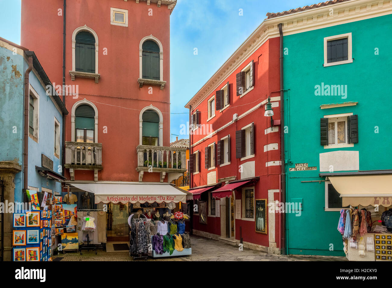 Piccoli negozi dell'isola di Burano Venezia Italia Foto Stock