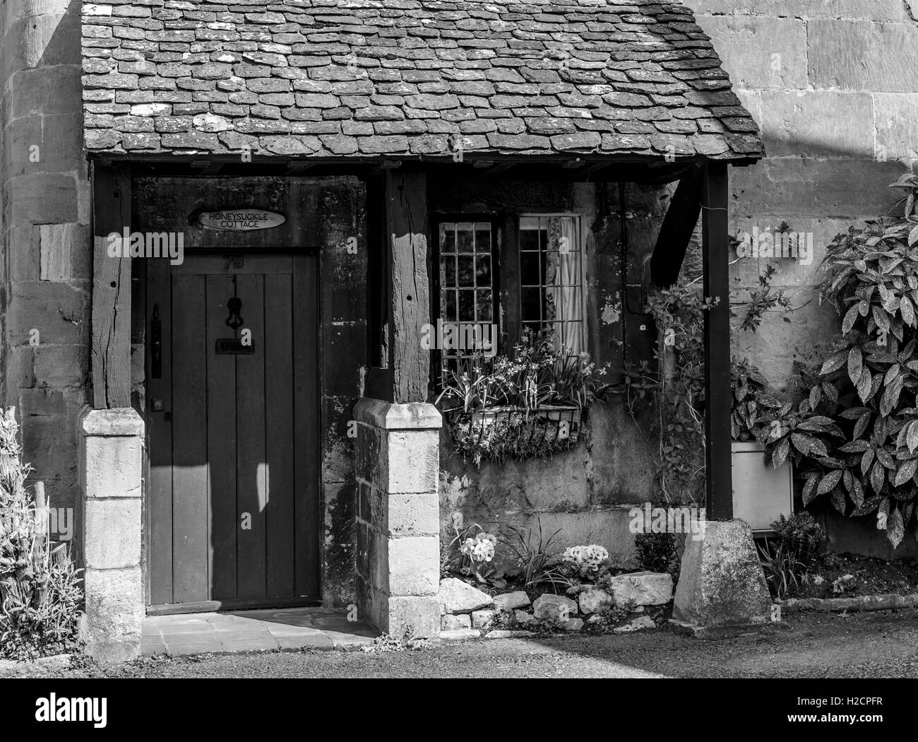Porta del vecchio cotswold cottage in pietra Foto Stock