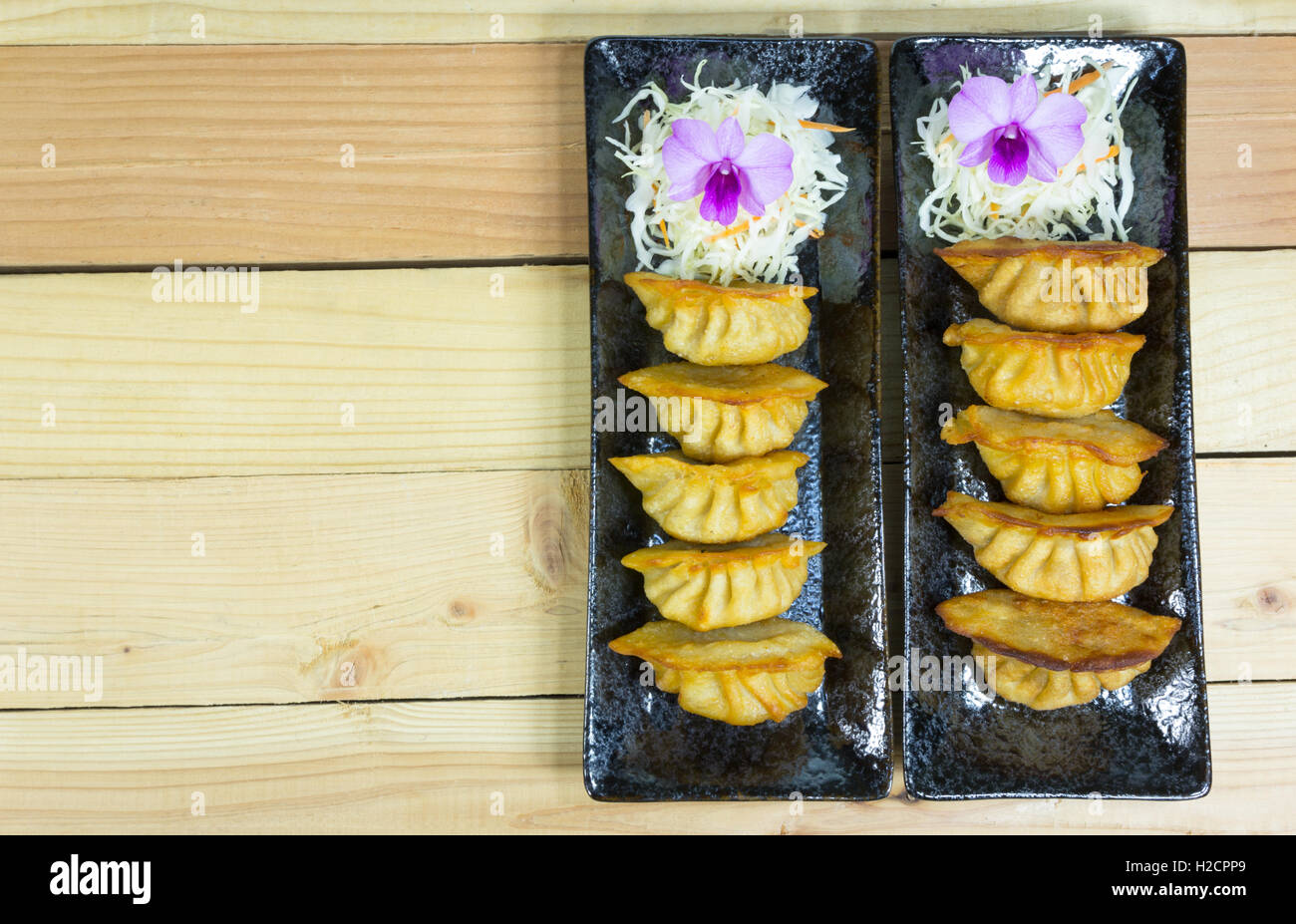 Cinese gnocco fritto su piastra Foto Stock