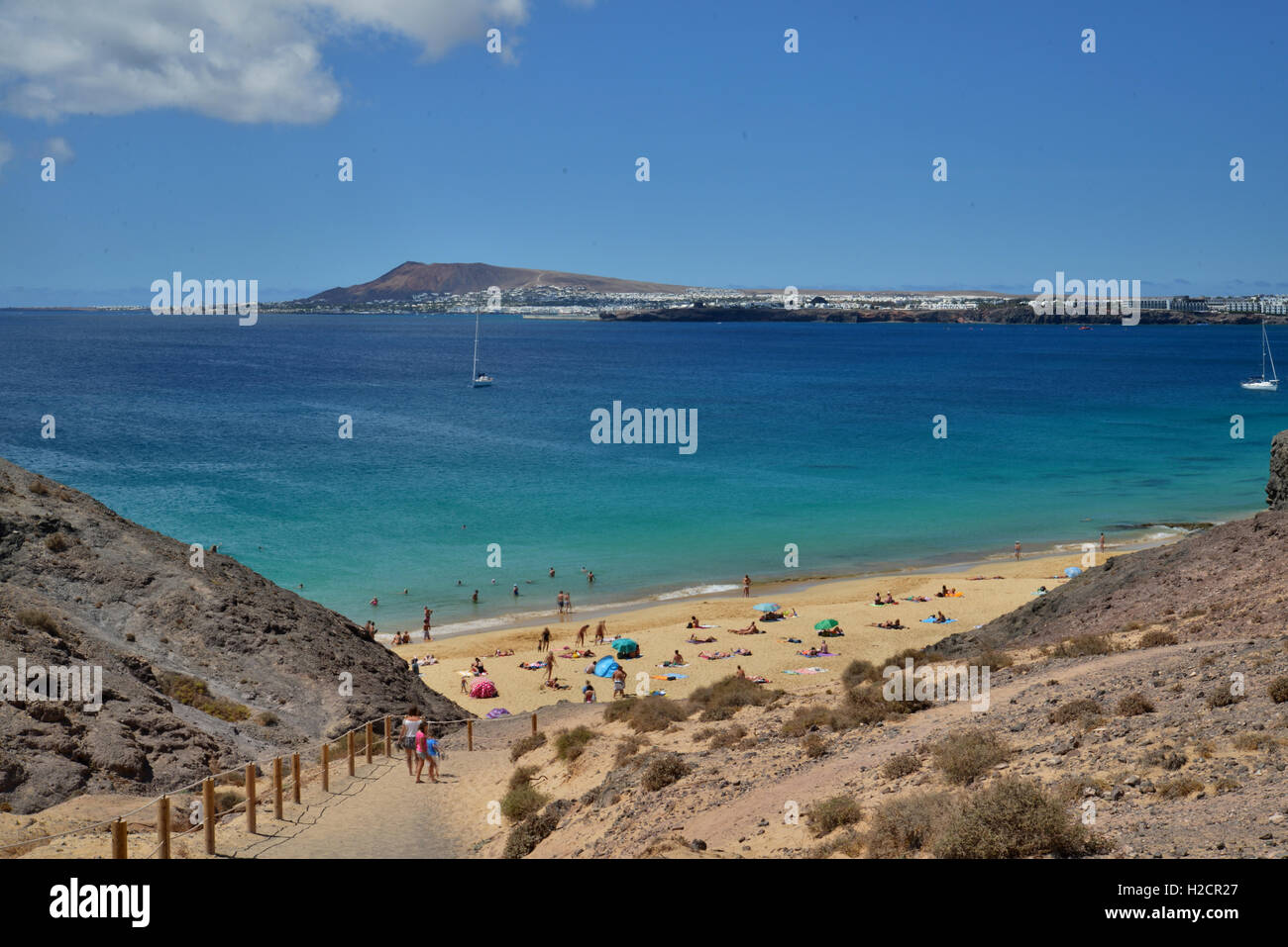 Lanzarote isole Canarie Sole, mare e Spiaggia Papagayo, guardando verso Playa Blanca Foto Stock