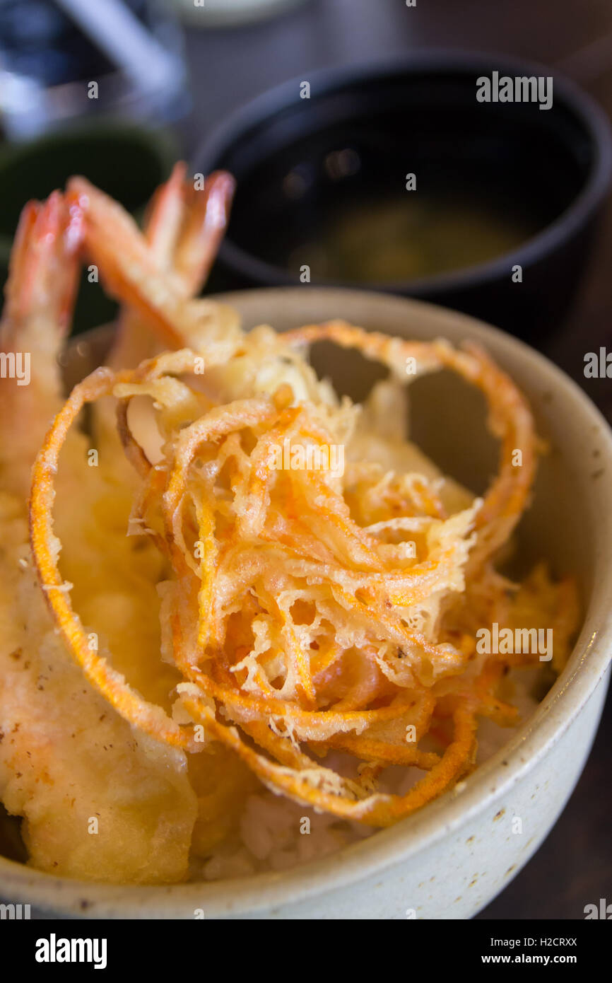 Il cibo giapponese di stile tempura mix con riso Foto Stock