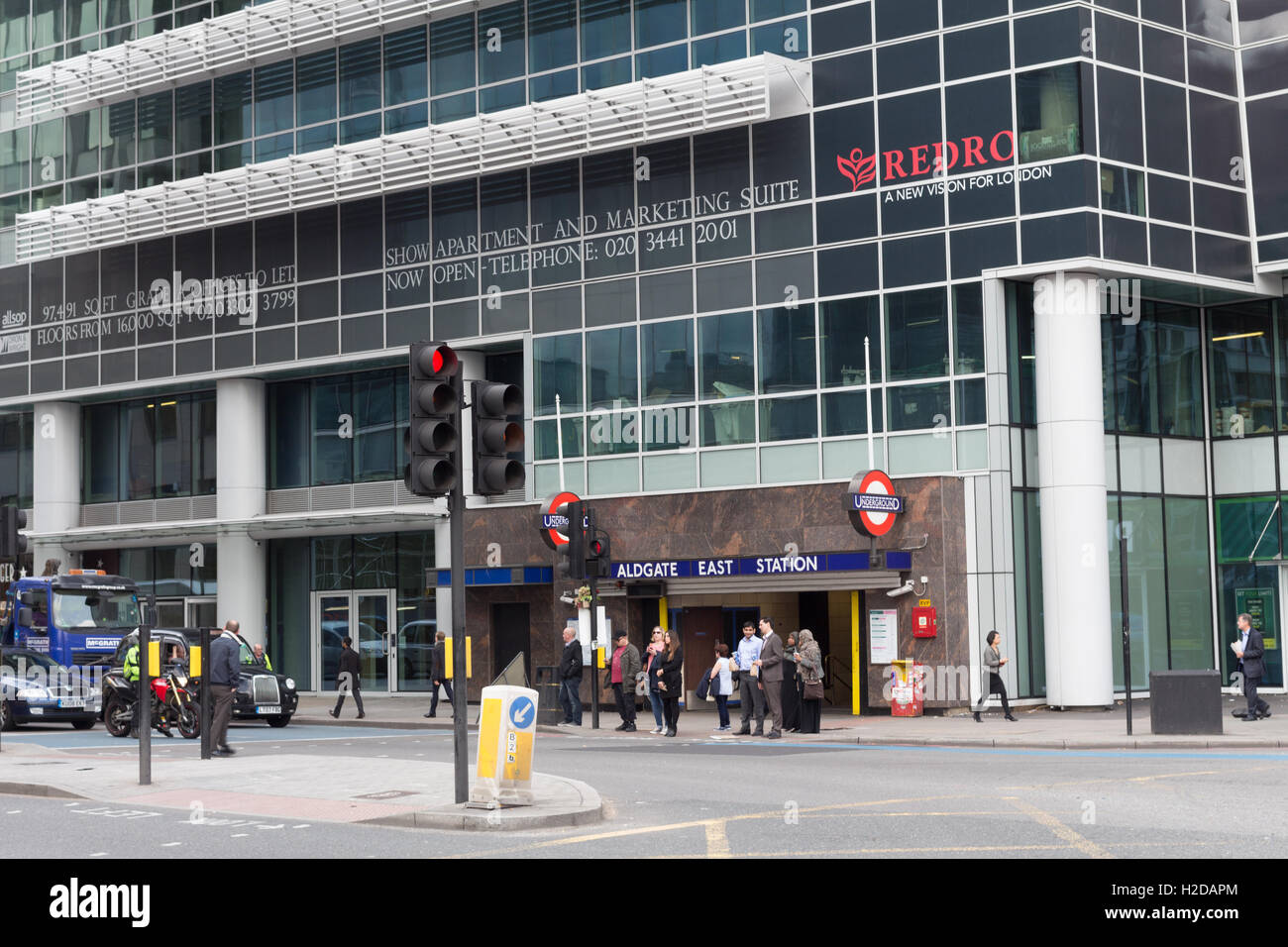 Redrow edificio alla stazione di Aldgate East Foto Stock