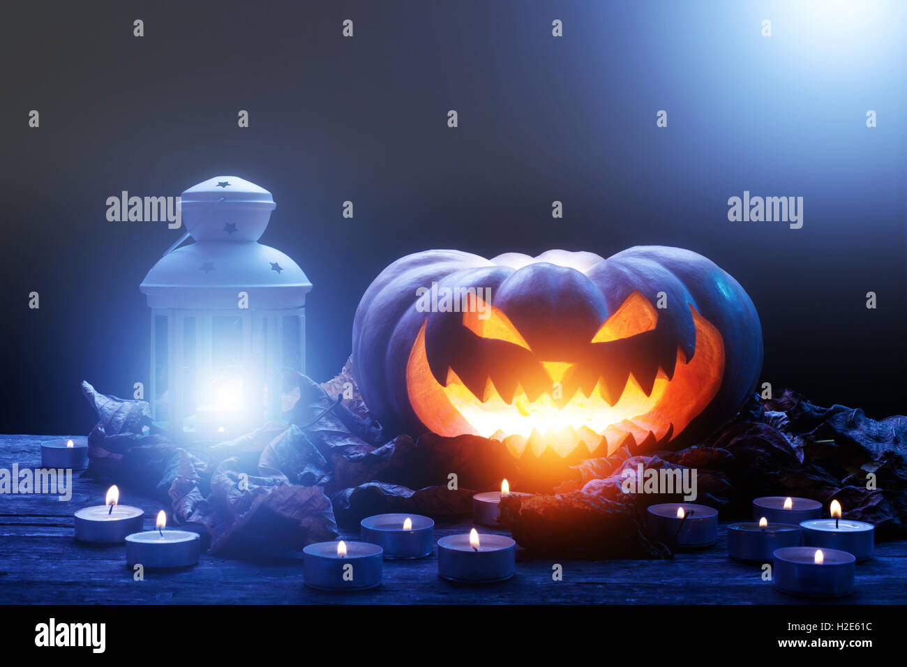 Zucca di Halloween e a lume di candela Foto Stock