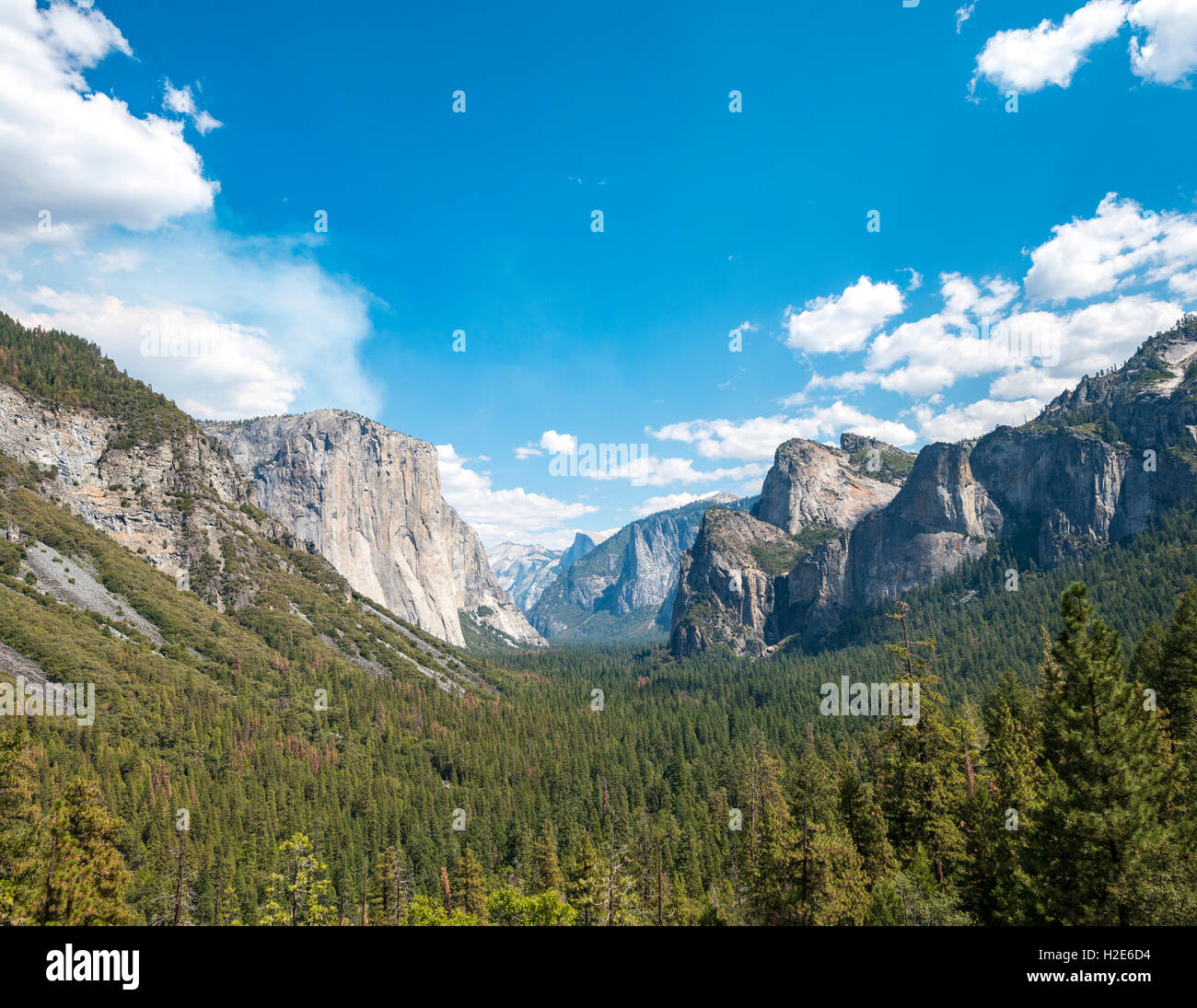 Vista di tunnel, la vista della valle di Yosemite, El Capitan, Yosemite National Park, California, Stati Uniti d'America Foto Stock