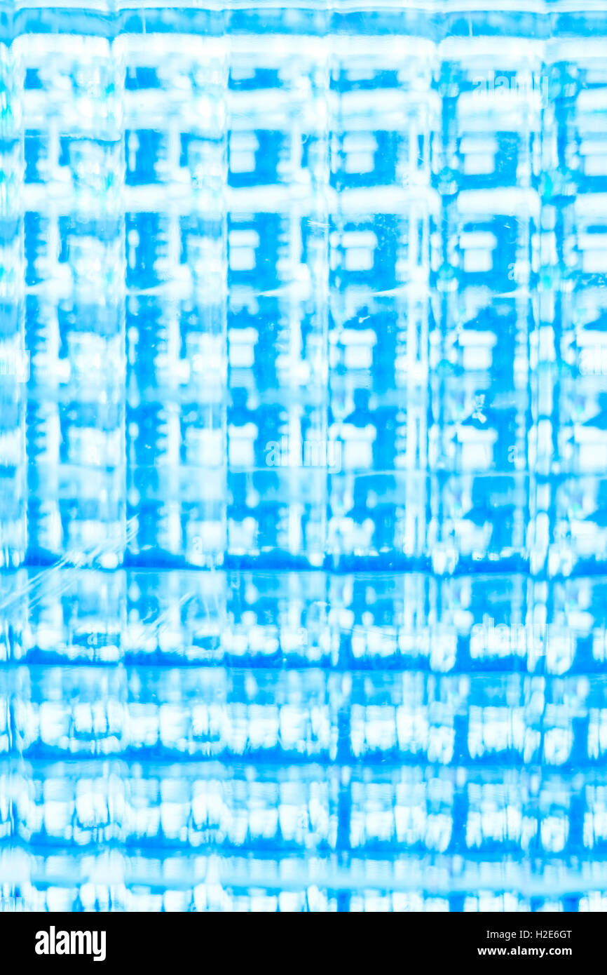 Foto sfocata di vetro blu, Blocco sfondo astratto. Foto Stock