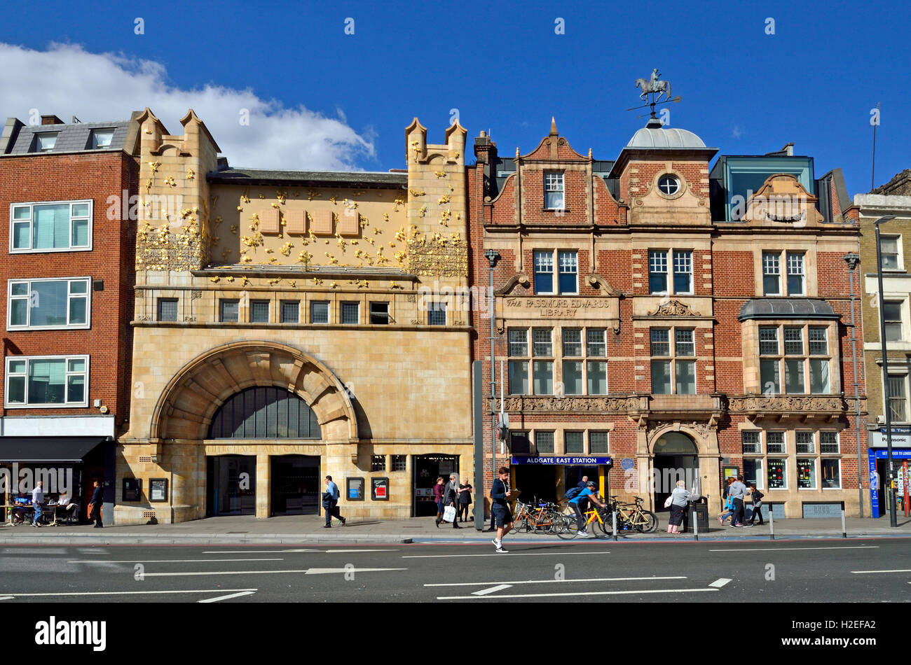 Londra, Inghilterra, Regno Unito. Galleria Whitechapel (ex Passmore Edwards libreria) su Mile End Road. Foto Stock