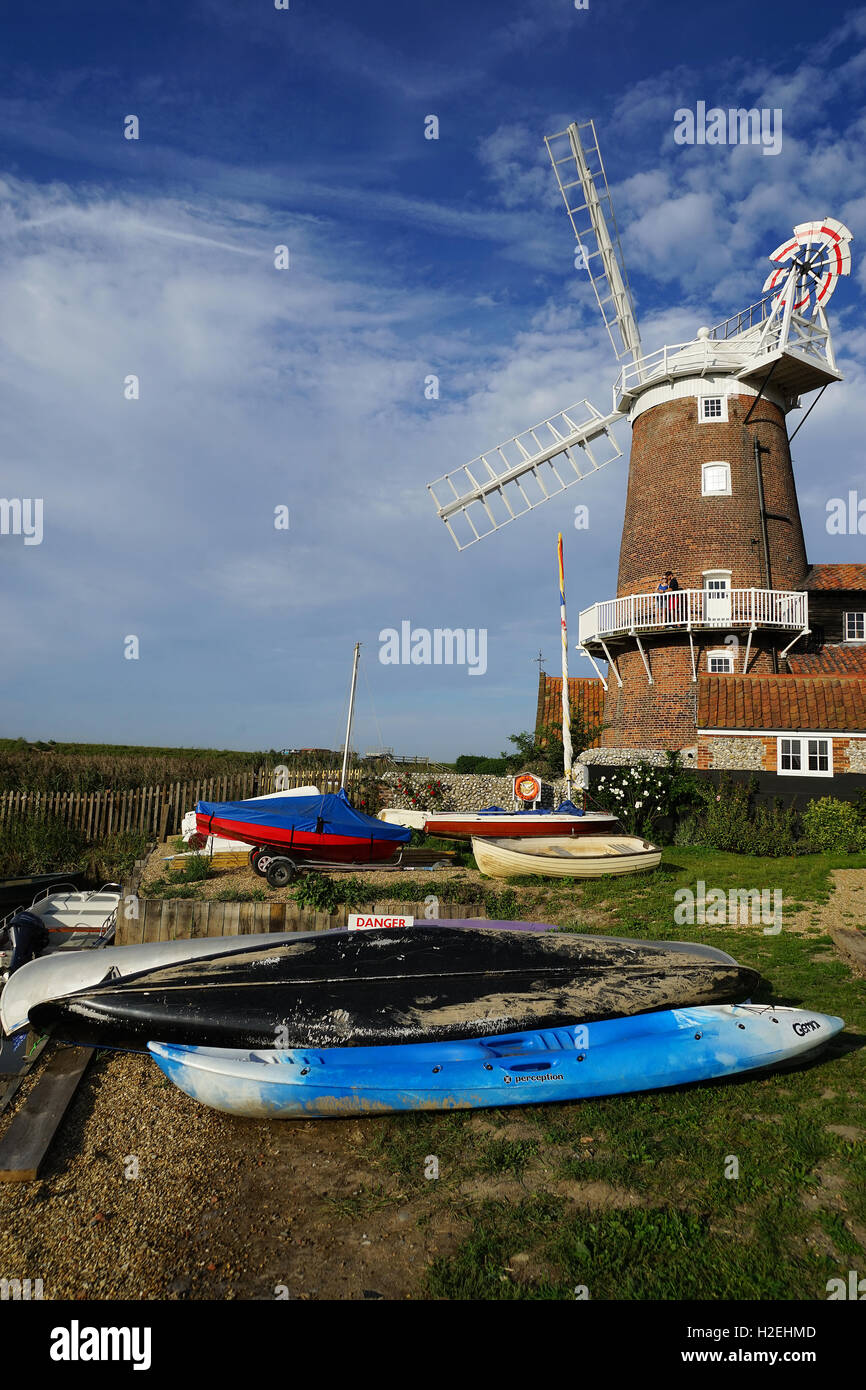 Il mulino a vento a Cley accanto al mare, Norfolk, Inghilterra Foto Stock