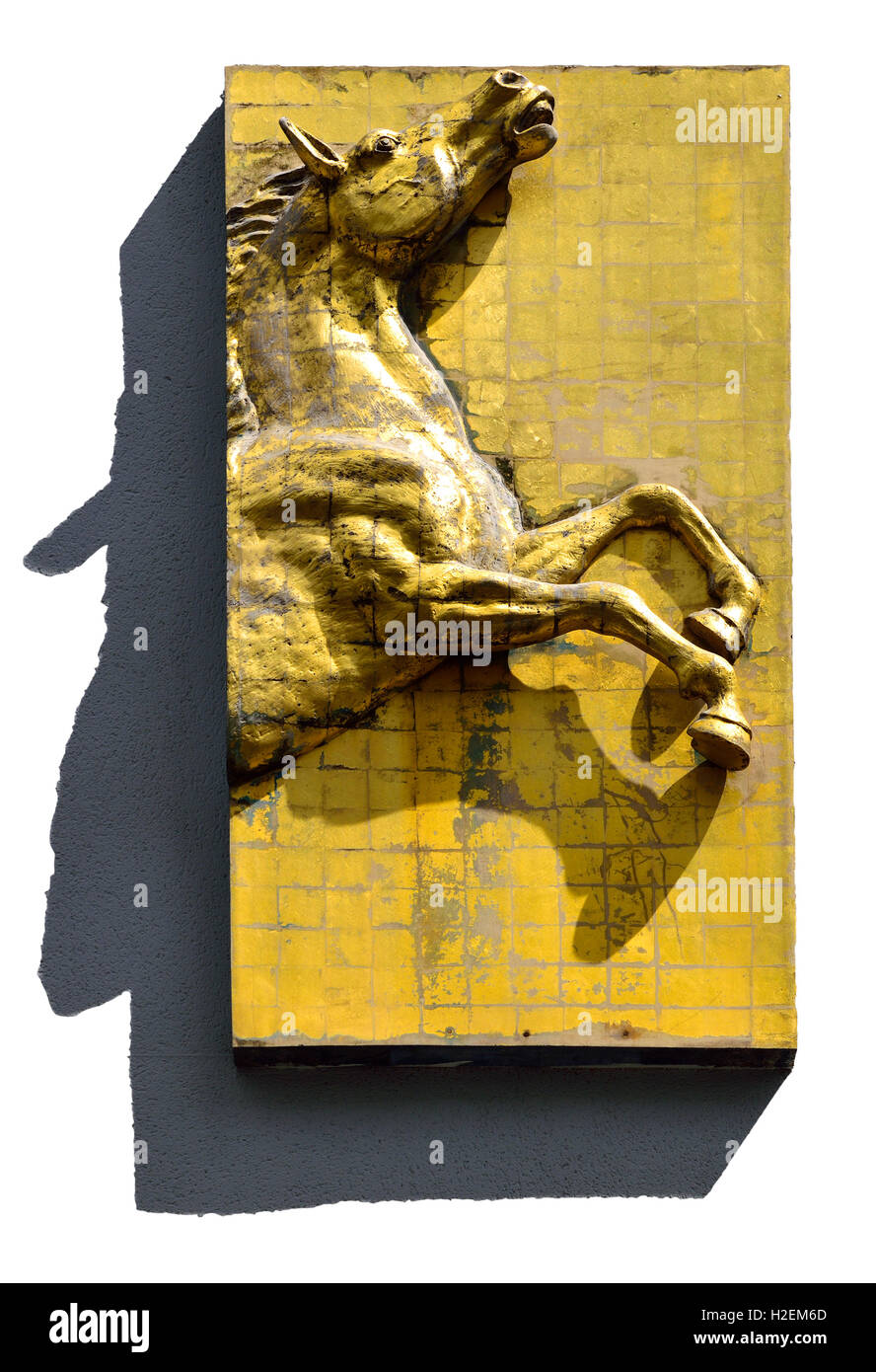 Londra, Inghilterra, Regno Unito. Sienna edifici, Hatton Garden. Uno dei tre sculture in rilievo (1999 da Guy Portelli) del Palio.... Foto Stock