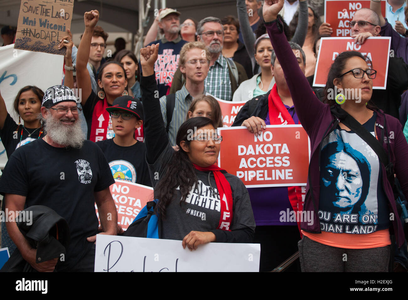 Washington, Distretto di Columbia, Stati Uniti d'America. Il 27 settembre, 2016. Nativi americani leader tribali durante una conferenza stampa dopo un incontro con il presidente Obama alla Tribal Conferenza delle Nazioni Unite. Il last minute conferenza stampa è stato chiamato a discutere il Dakota controversa questione della pipeline. © Eman Mohammed/ZUMA filo/Alamy Live News Foto Stock