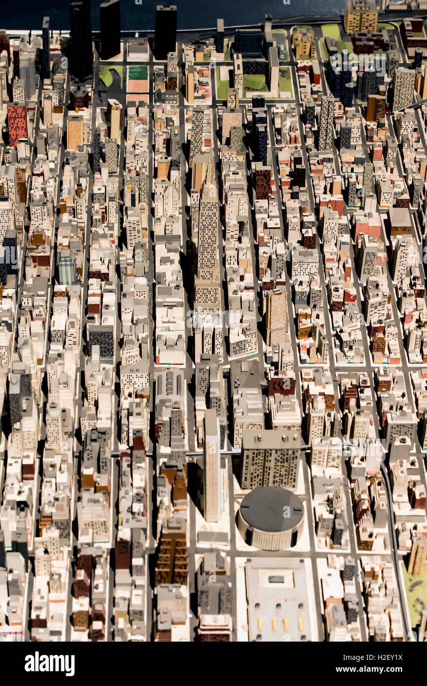 Queens, a New York, Stati Uniti d'America. Il 27 settembre, 2016. Una porzione del panorama della città di New York, che è sulla visione a lungo termine al Queens Museum. Originariamente concepito e costruito in legno, plastica e formica per il 1964 alla fiera mondiale di New York, il 9,335-piazza-piede modello è stato aggiornato periodicamente come lo skyline e architettura di New York i cinque boroughs hanno cambiato. © Brian Cahn/ZUMA filo/Alamy Live News Foto Stock Queens, a New York, Stati Uniti d'America. Il 27 settembre, 2016. Una porzione del panorama della città di New York, che è sulla visione a lungo termine al Queens Museum. Originariamente concepito e costruito in legno, plastica e formica per il 1964 alla fiera mondiale di New York, il 9,335-piazza-piede modello è stato aggiornato periodicamente come lo skyline e architettura di New York i cinque boroughs hanno cambiato. © Brian Cahn/ZUMA filo/Alamy Live News Foto Stock