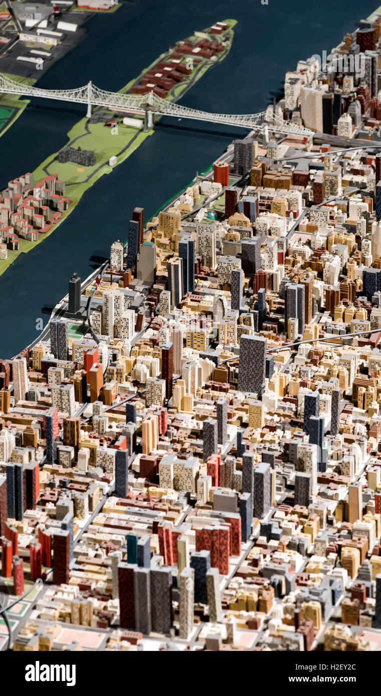 Queens, a New York, Stati Uniti d'America. Il 27 settembre, 2016. Una porzione del panorama della città di New York, che è sulla visione a lungo termine al Queens Museum. Originariamente concepito e costruito in legno, plastica e formica per il 1964 alla fiera mondiale di New York, il 9,335-piazza-piede modello è stato aggiornato periodicamente come lo skyline e architettura di New York i cinque boroughs hanno cambiato. © Brian Cahn/ZUMA filo/Alamy Live News Foto Stock