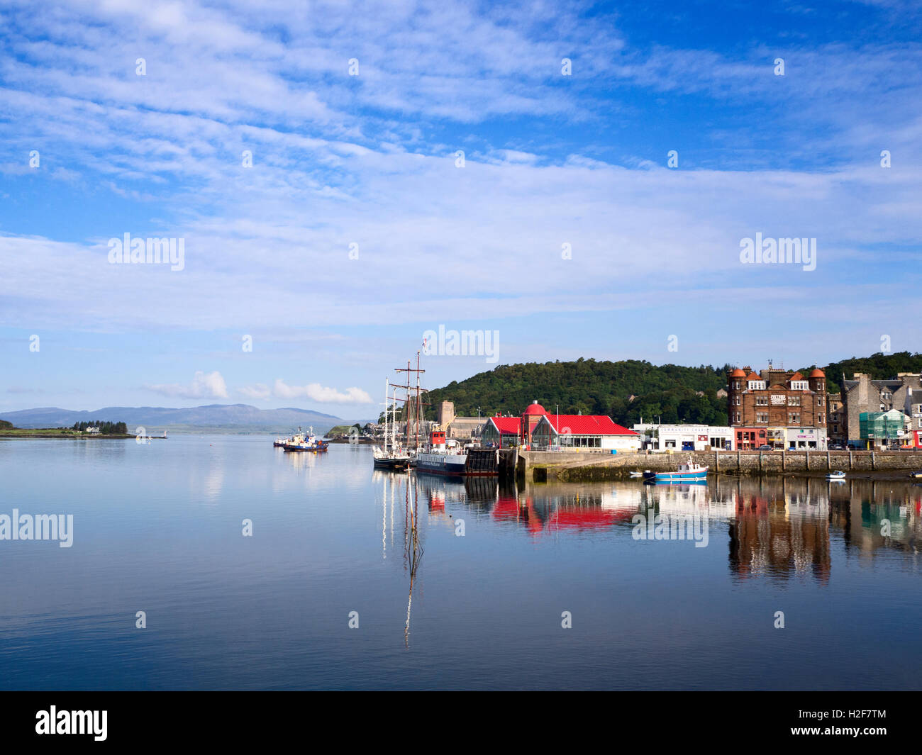 Le riflessioni del mattino di North Quay nella Baia di Oban Argyll and Bute Scozia Scotland Foto Stock