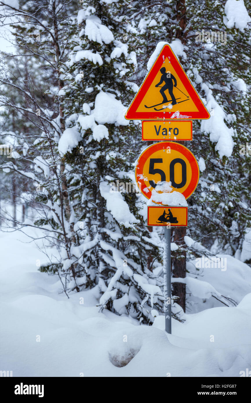 Nevoso inverno artico road. Foto Stock