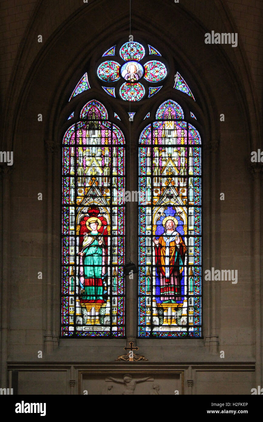 Le vetrate della basilica Sainte-Clotilde a Parigi (Francia). Foto Stock