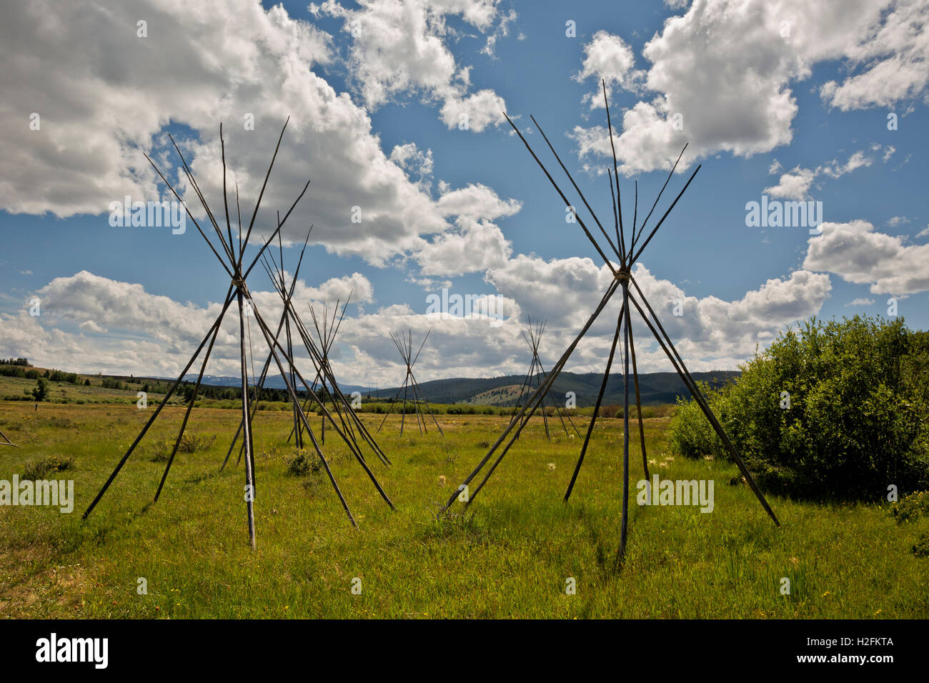 MONTANA - Ghost tepees, pali permanente per contrassegnare la posizione in cui il Nez Perce erano riusciti a dormire la notte della macellazione. Foto Stock