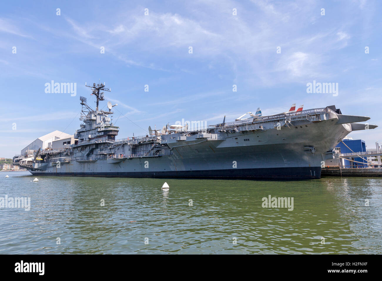 Una vista della USS Intrepid Sea Air e il museo dello spazio. Foto Stock