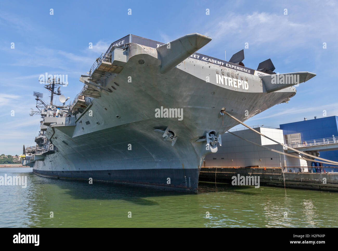 Una vista della USS Intrepid Sea Air e il museo dello spazio. Foto Stock