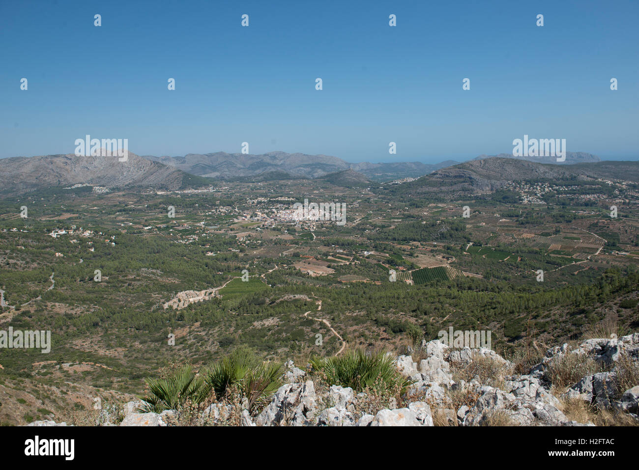 Vista panoramica da Col de le tariffe, villaggio di Parcent, Pop Valley, Provincia di Alicante, Spagna Foto Stock