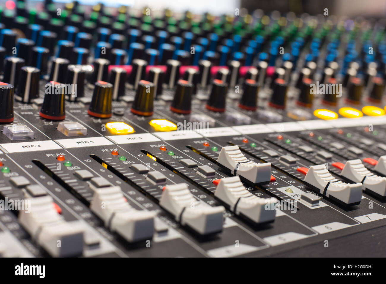 Pulsanti per apparecchiature audio di controllo mixer Foto Stock