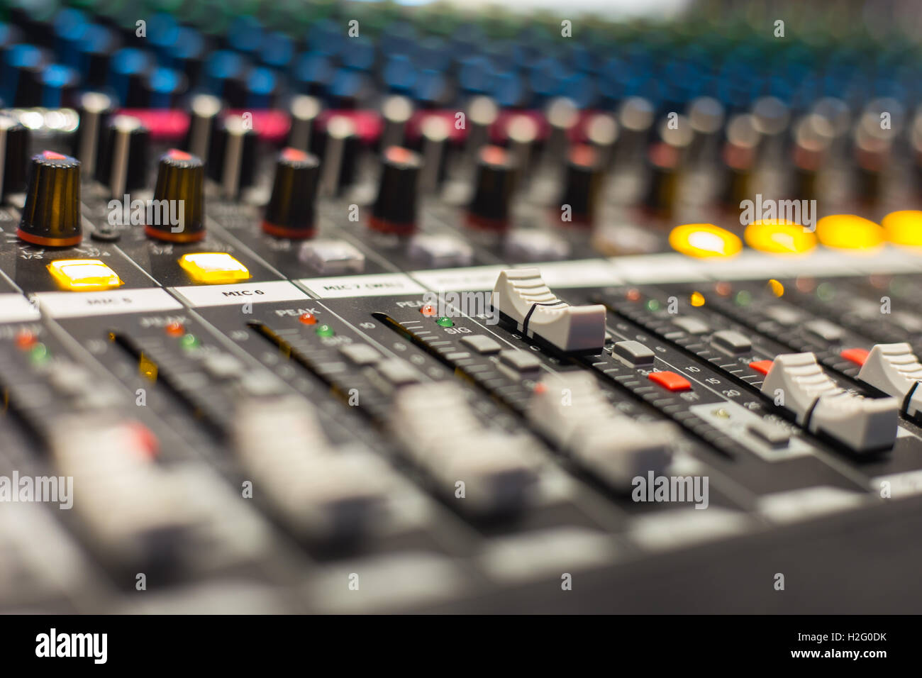 Pulsanti per apparecchiature audio di controllo mixer Foto Stock