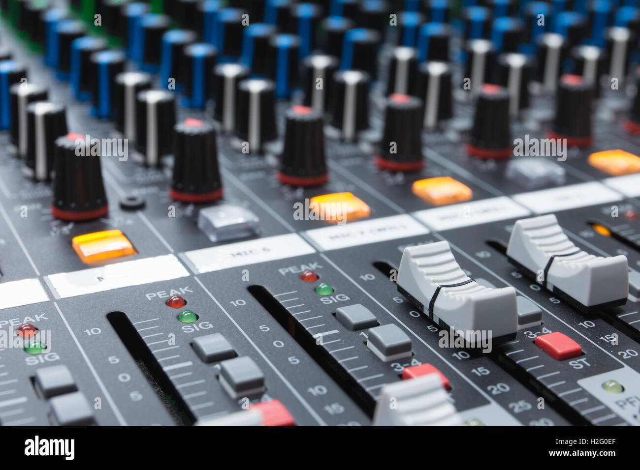 Pulsanti per apparecchiature audio di controllo mixer Foto Stock