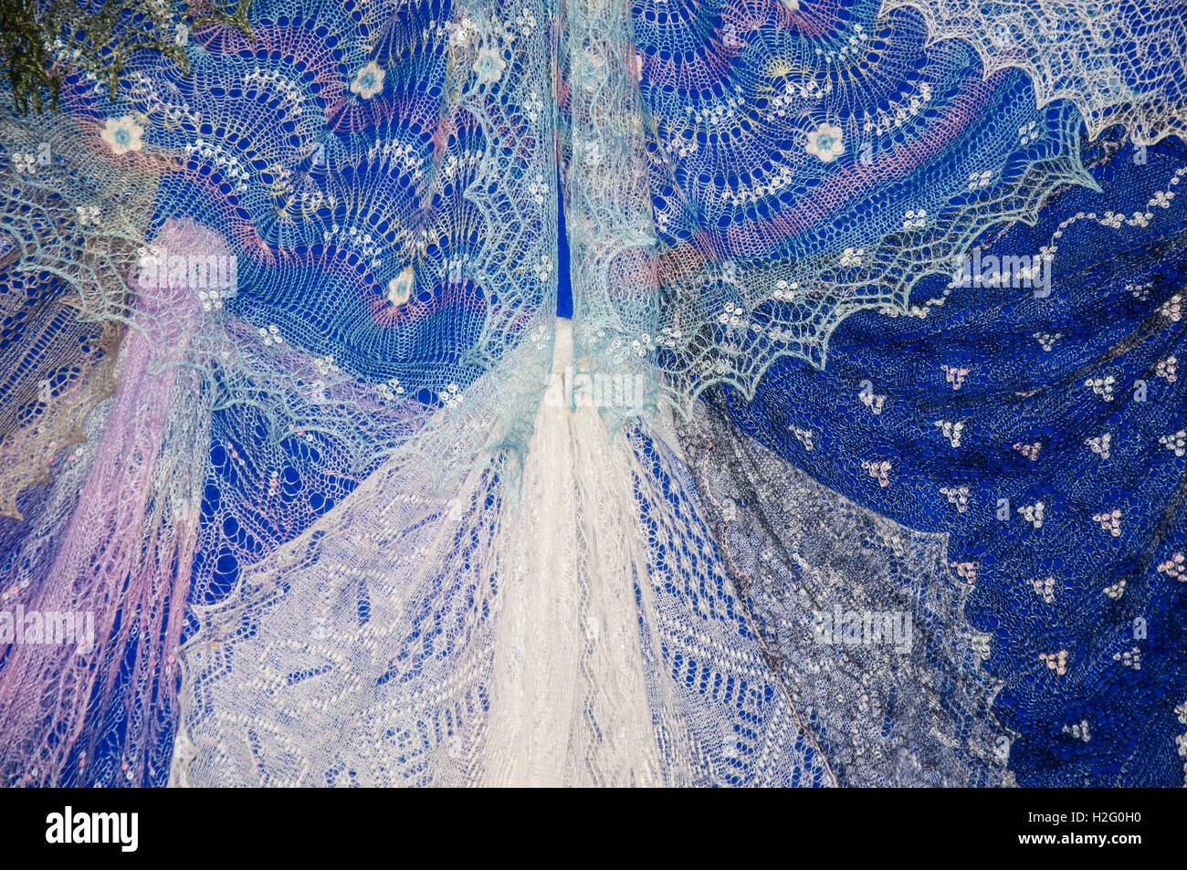 Patterns di Orenburg scialle lanuginosa da capra delicato verso il basso  Foto stock - Alamy