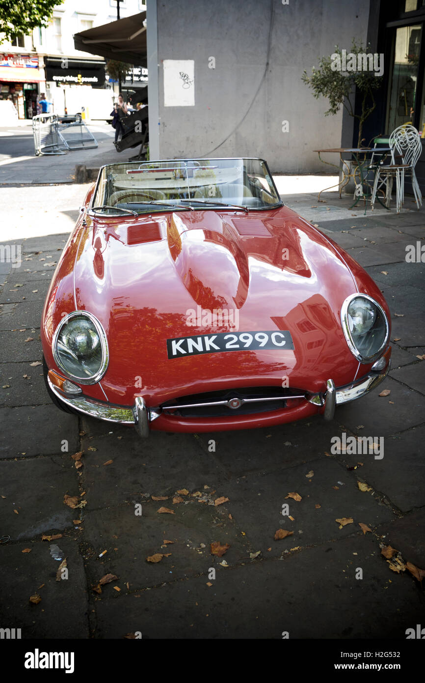 E-type Jaguar classic British auto sportiva rossa. (BHZ) e tipo. Il design britannico classici. Foto Stock