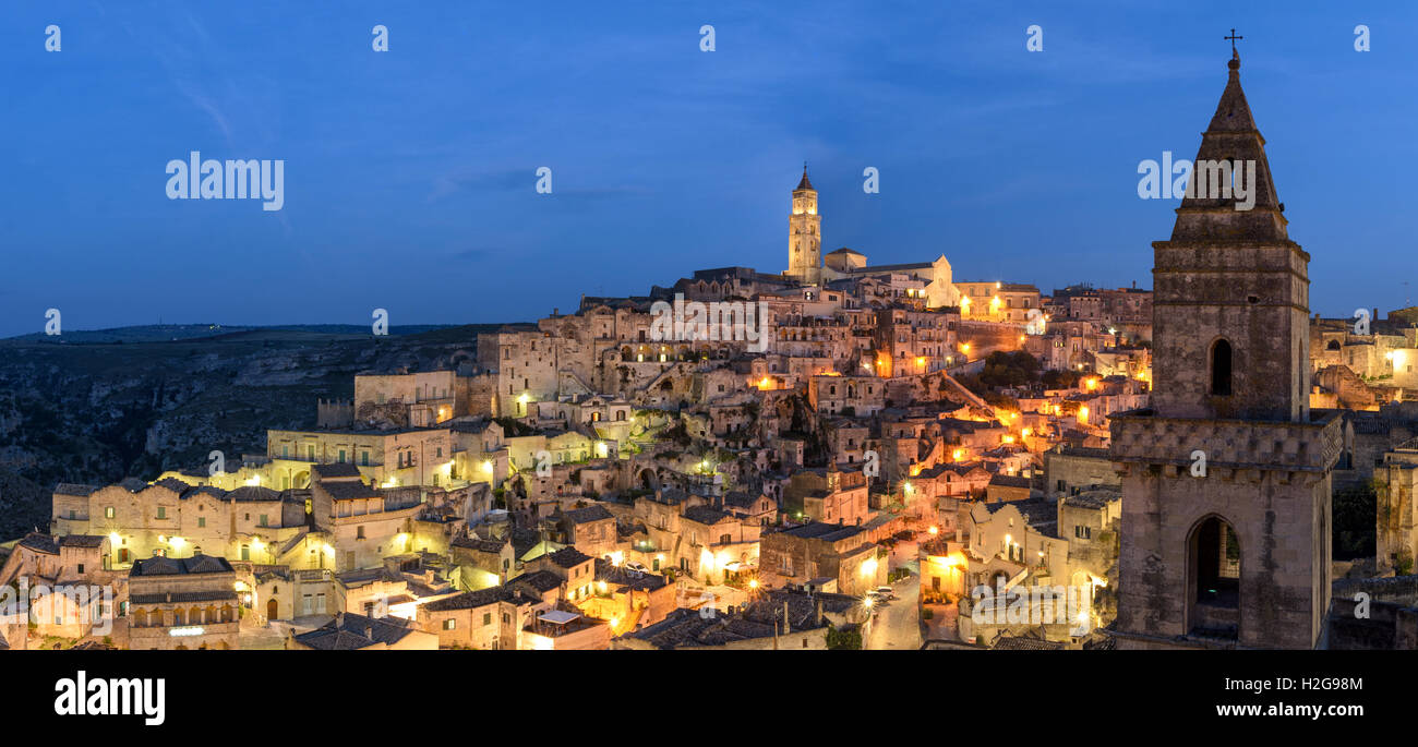 Matera (Basilicata Italia) Sasso Barisano al crepuscolo Foto Stock
