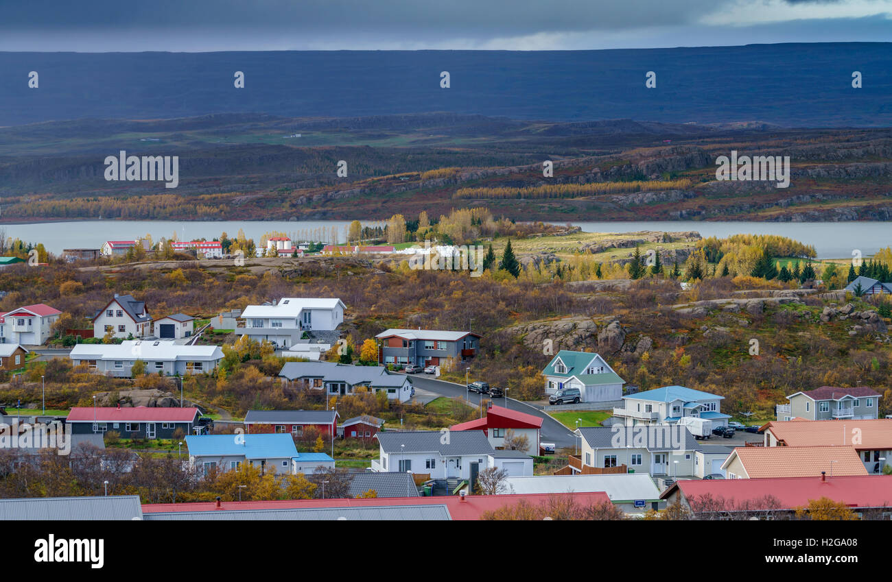 Piccola cittadina in Islanda Orientale in autunno, Egilsstadir, Islanda Foto Stock