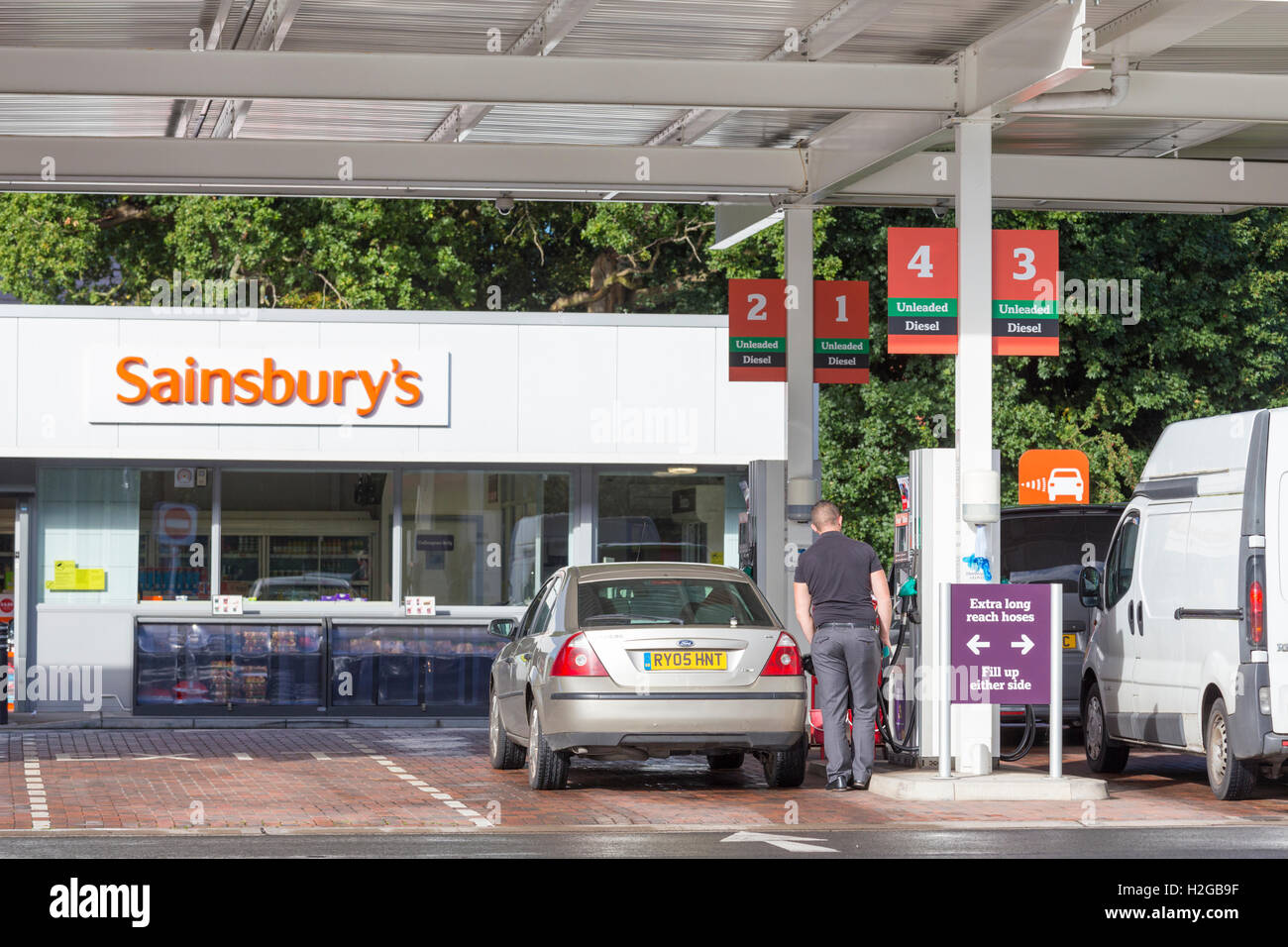 Un Sainsbury's stazione di benzina, England, Regno Unito Foto Stock