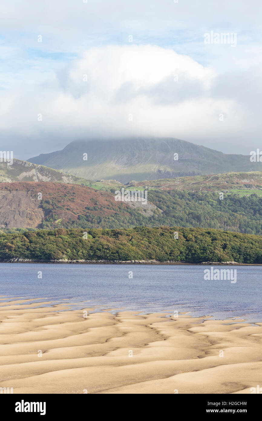 Guardando attraverso il Mawddach Estuary, Parco Nazionale di Snowdonia, Gwynedd, Galles del Nord, Regno Unito Foto Stock