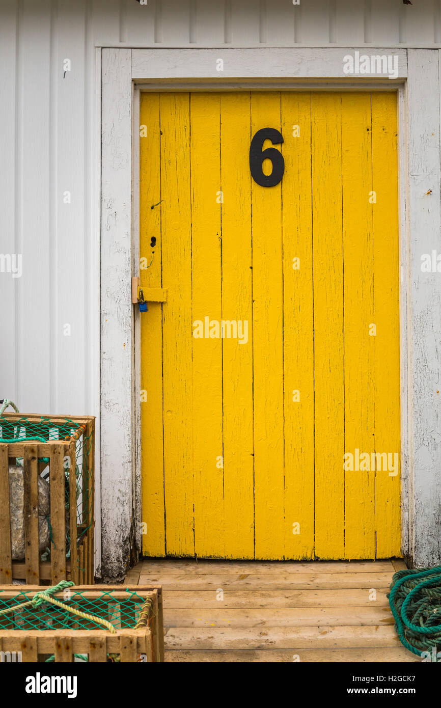 Un colorato stadio di pesca porta in nuovo Perlican, Terranova e Labrador, Canada. Foto Stock
