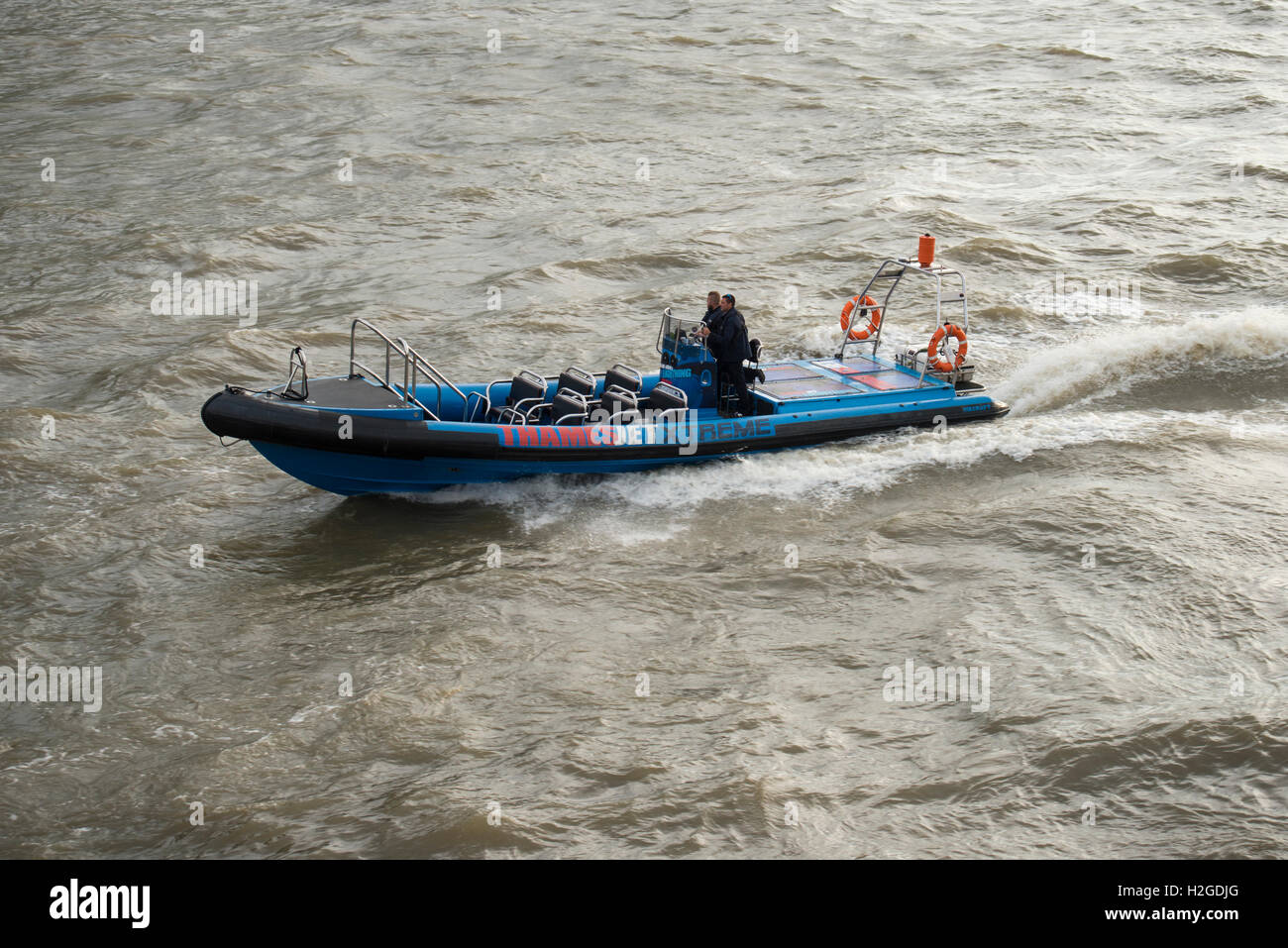 Potenza di nervatura gite in barca per turisti sul Fiume Tamigi a Londra Foto Stock