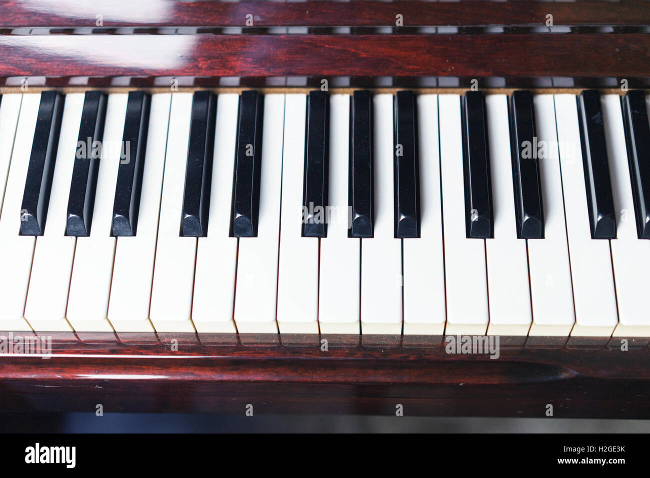 Pianoforte Jazz strumento musicale, ravvicinata di una tastiera di pianoforte, tastiera di pianoforte lo sfondo con il fuoco selettivo. Foto Stock