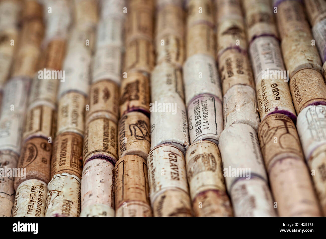 Close up di tappi vino in una cantina francese Foto Stock