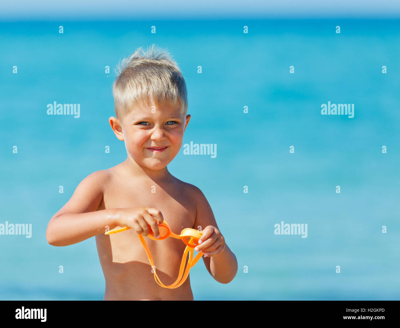 Ragazzo sulla spiaggia Foto Stock