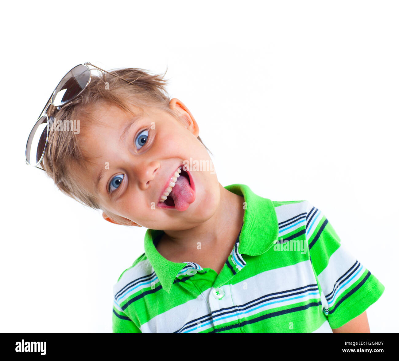 Ragazzo in occhiali da sole Foto Stock