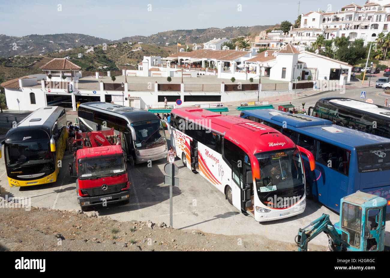 Pullman turistico Parco nel piccolo villaggio bianco di Frigiliana Spagna Foto Stock