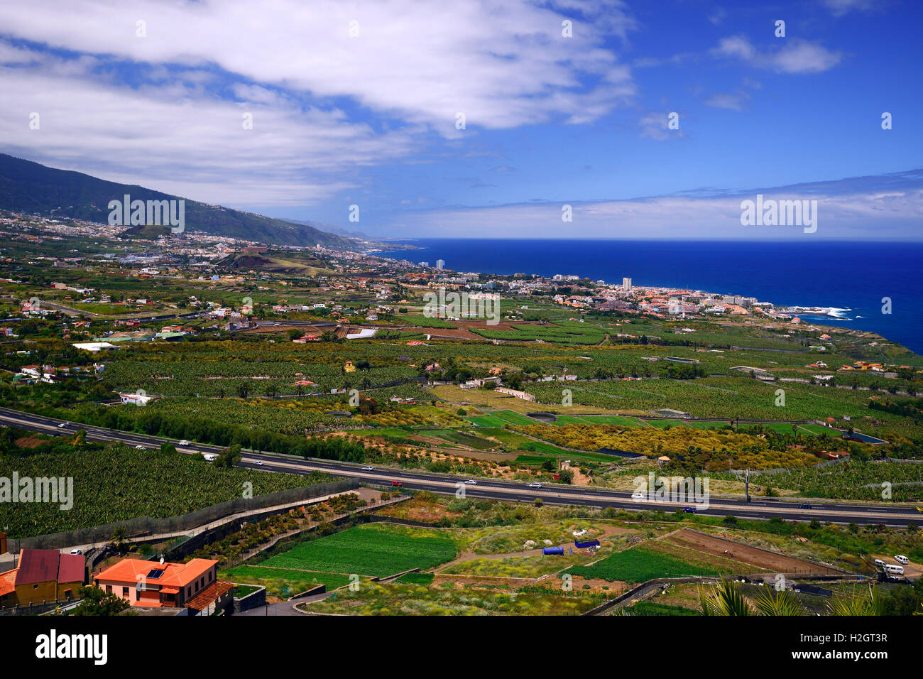 Vista sulla valle di Orotava, del Monte Teide e di Puerto de la Cruz, Tenerife, Isole Canarie, Spagna Foto Stock