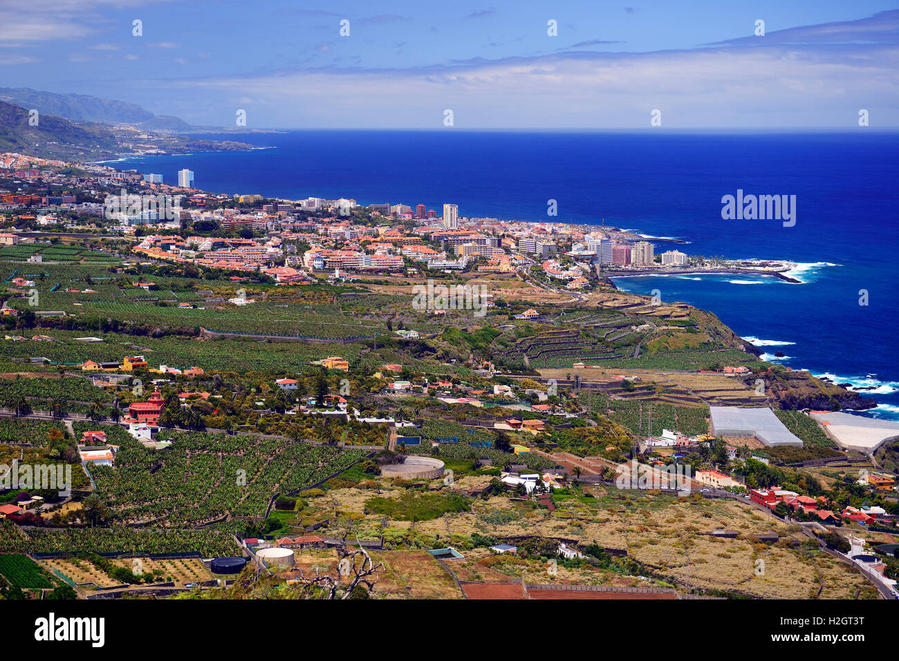 Vista sulla valle di Orotava, del Monte Teide e di Puerto de la Cruz, Tenerife, Isole Canarie, Spagna Foto Stock