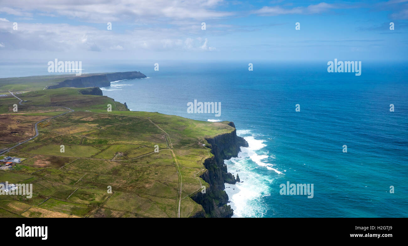 Scogliere di Moher, coste rocciose, County Clare, Irlanda Foto Stock