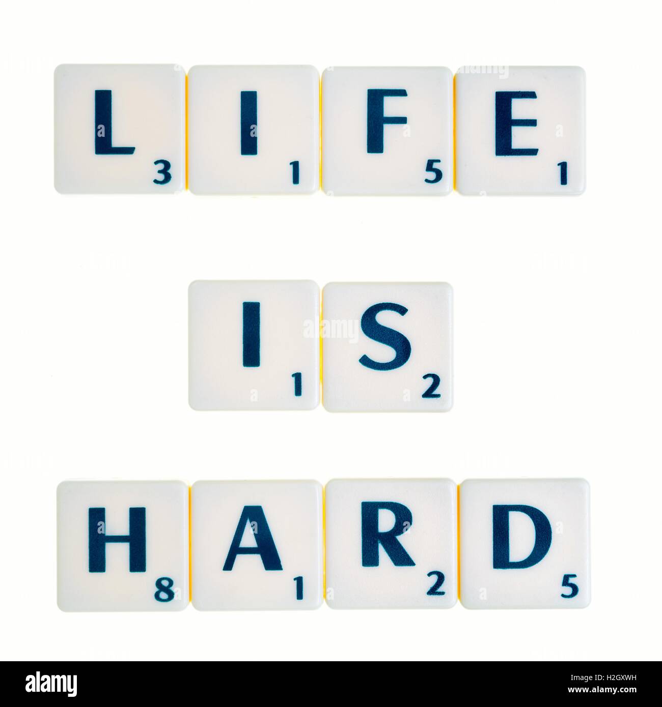 Il gioco di bordo avente le piastrelle con le lettere per formare parole e  frasi Foto stock - Alamy