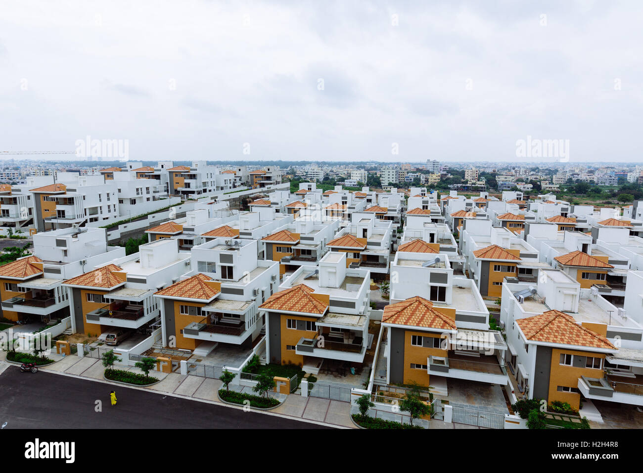 Case a schiera con tetto spiovente in area Chandanagar di Hyderabad, India Foto Stock