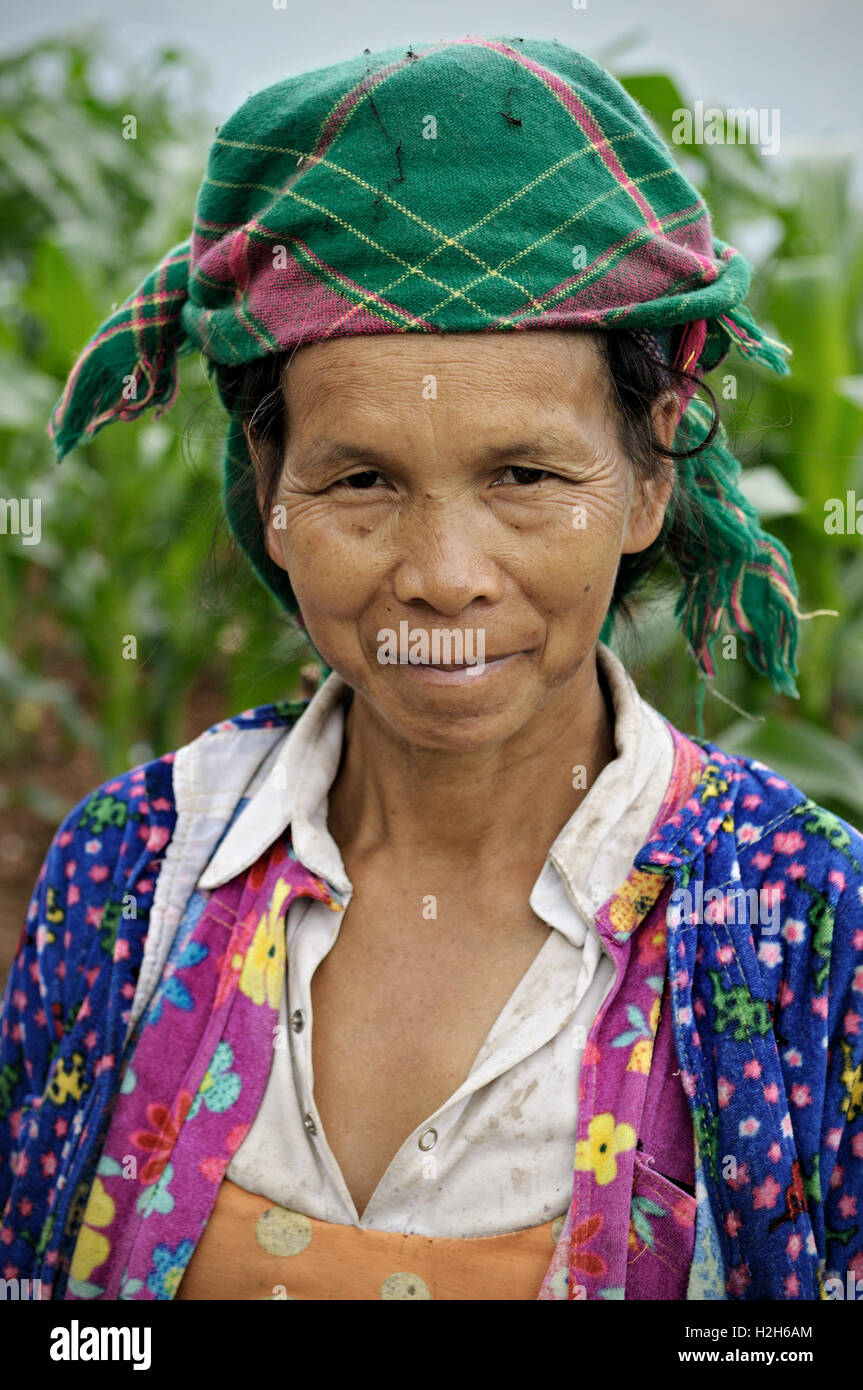 Donna di Hmong minoranza etnica in Ha Giang Provincia del Vietnam del Nord Foto Stock