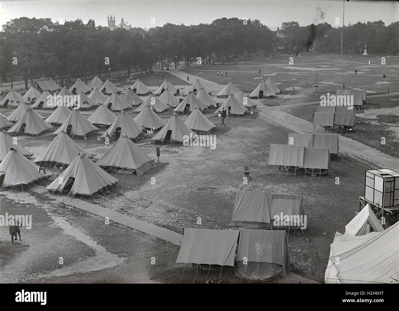 Antique circa 1917 fotografia, esercito nazionale Guard encampment, posizione sconosciuta ma possibilmente in Massachusetts. Fonte: originale negativo fotografico. Foto Stock