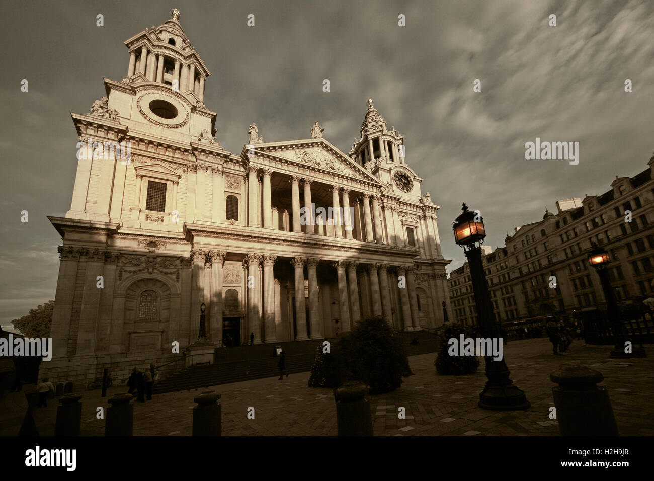 St Pauls Cathedral Londra di sera Foto Stock