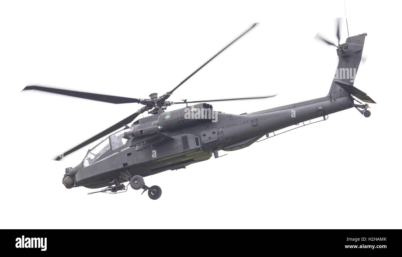 LEEUWARDEN, PAESI BASSI - giu 11, 2016: Boeing AH-64 attacco Apache elicottero volando una demo durante il Royal Netherlands Air Foto Stock