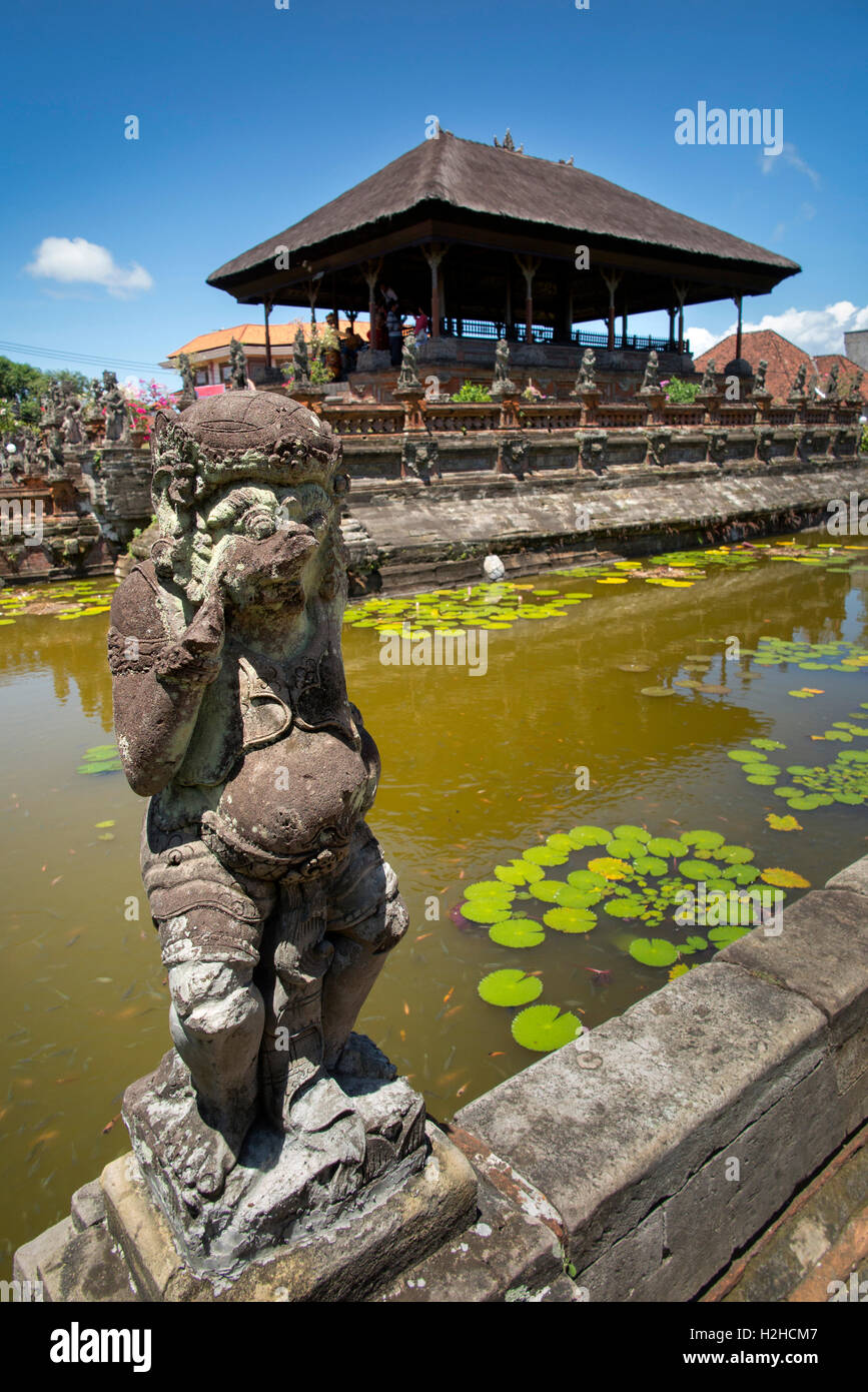 Indonesia, Bali, Semarapura, (Klungkung), Bale Kambang padiglione flottante in Palazzo Reale composto Foto Stock